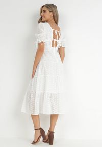 Born2be - Biała Sukienka Galyllis. Kolor: biały. Materiał: bawełna. Wzór: haft. Styl: boho. Długość: midi #4