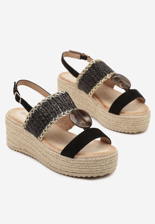 Renee - Czarne Sandały na Plecionej Platformie z Ozdobą Faloti. Okazja: na co dzień, na imprezę. Zapięcie: sprzączka. Kolor: czarny. Wzór: aplikacja. Materiał: jeans. Sezon: lato. Obcas: na platformie. Styl: casual, elegancki. Wysokość obcasa: średni