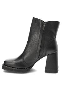 Czarne Botki Exquisite Modne Skórzane Buty Na Obcasie. Kolor: czarny. Materiał: skóra. Szerokość cholewki: normalna. Obcas: na obcasie. Wysokość obcasa: średni