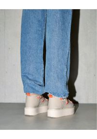 Inuikii - INUIKII TECHNICAL PLATFORM Śniegowce damskie. Okazja: na co dzień. Wysokość cholewki: przed kolano. Kolor: beżowy. Materiał: materiał, wełna. Szerokość cholewki: normalna. Sezon: zima. Obcas: na platformie. Styl: elegancki, casual #5