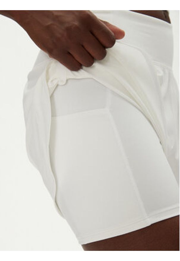 Under Armour Szorty sportowe Vanish 2in1 1376936 Biały Regular Fit. Kolor: biały. Materiał: syntetyk