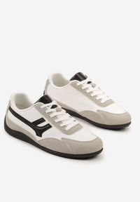 Born2be - Białe Sneakersy Ozdobione Geometrycznym Wzorem Arulia. Okazja: na co dzień, na spacer. Kolor: biały. Materiał: jeans. Wzór: aplikacja, geometria. Sport: turystyka piesza #3