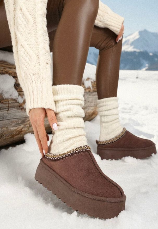 Born2be - Brązowe Śniegowce na Grubej Podeszwie Niską Cholewką i Haftem Reamelia. Okazja: na spacer. Wysokość cholewki: przed kostkę. Kolor: brązowy. Materiał: dzianina, puch. Szerokość cholewki: normalna. Wzór: haft