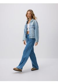 Reserved - Jeansy wide leg z lyocellu - niebieski. Kolor: niebieski #1