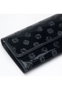 Wittchen - Damski portfel z lakierowanej skóry z monogramem czarny. Kolor: czarny. Materiał: skóra, lakier #2