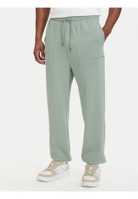 TOMMY HILFIGER - Tommy Hilfiger Spodnie dresowe Essential UM0UM03911 Zielony jasny Relaxed Fit. Kolor: zielony. Materiał: bawełna #1