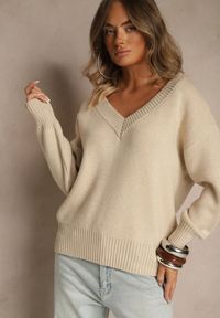 Renee - Beżowy Sweter z Kaszmirem i Trójkątnym Dekoltem Plenne. Kolor: beżowy. Materiał: kaszmir. Styl: klasyczny