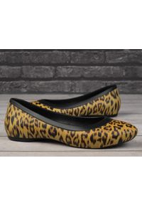 Baleriny damskie Crocs LINA GRAPHIC. Kolor: wielokolorowy, czarny, brązowy