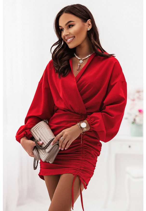IVON - Czerwona Efektowna Sukienka z Marszczeniami. Kolor: czerwony. Materiał: elastan, bawełna
