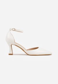 Renee - Białe Czółenka Vices na Klepsydrze z Noskiem w Szpic i Klamerką Nusithia. Okazja: na co dzień. Zapięcie: sprzączka. Kolor: biały. Materiał: jeans. Styl: casual, elegancki #2