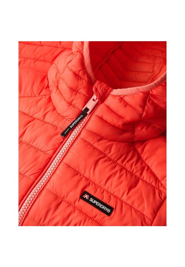 Damska kurtka puchowa Superdry Fuji Lite. Kolor: różowy. Materiał: puch. Sezon: zima, jesień. Styl: elegancki