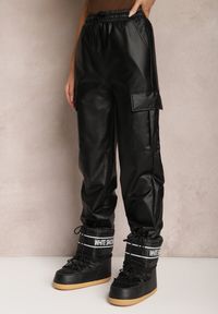 Renee - Czarne Szerokie Spodnie High Waist Ocieplone w Stylu Cargo z Gumką w Pasie i Kieszeniami na Klapy Vilencja. Stan: podwyższony. Kolor: czarny #3