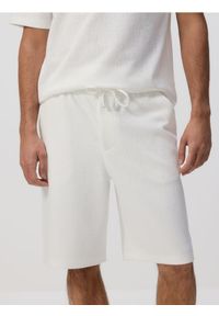 Reserved - Szorty bermudy - złamana biel. Materiał: dzianina