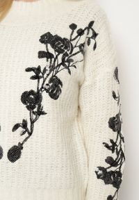 Born2be - Jasnobeżowy Sweter z Wełną Ozdobiony Haftem i Cekinami Siledi. Okazja: na co dzień. Kolor: beżowy. Materiał: wełna. Wzór: aplikacja, haft. Styl: klasyczny, elegancki, casual #3
