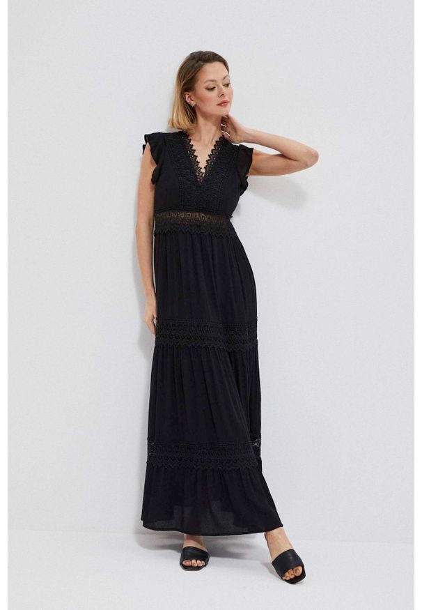 MOODO - Sukienka boho z koronką. Okazja: do pracy, na co dzień. Typ kołnierza: dekolt w serek. Materiał: koronka. Wzór: koronka. Typ sukienki: proste. Styl: boho. Długość: maxi