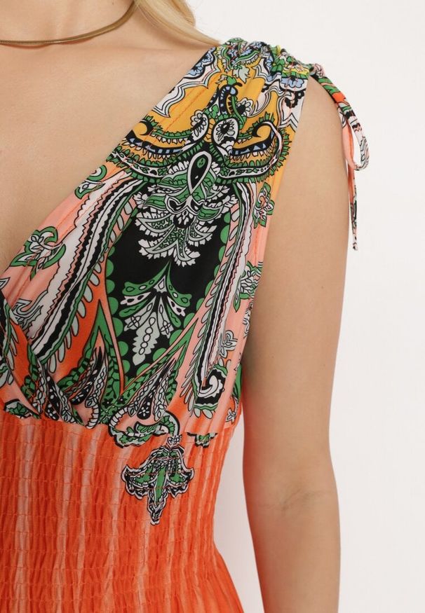 Born2be - Pomarańczowa Sukienka z Troczkami w Ramionach Rozkloszowana z Dekoltem w V Araxeda. Typ kołnierza: dekolt w kształcie V. Kolor: pomarańczowy. Sezon: lato. Styl: elegancki