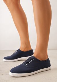 Born2be - Granatowe Tenisówki na Płaskiej Podeszwie ze Wzorem w Kropki i Sznurowaniem Ceriana. Okazja: na co dzień. Zapięcie: sznurówki. Kolor: niebieski. Materiał: jeans, materiał. Wzór: kropki. Obcas: na płaskiej podeszwie. Styl: casual #1