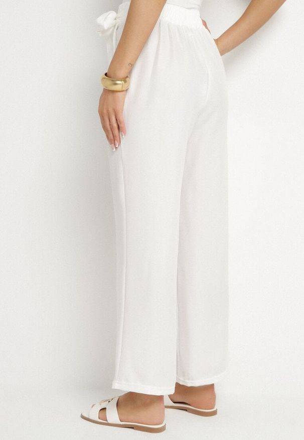Born2be - Jasnobeżowe Spodnie o Szerokim Kroju z Wiązaniem i Gumką w Pasie Miravenia. Okazja: na co dzień. Kolor: beżowy. Styl: elegancki, casual