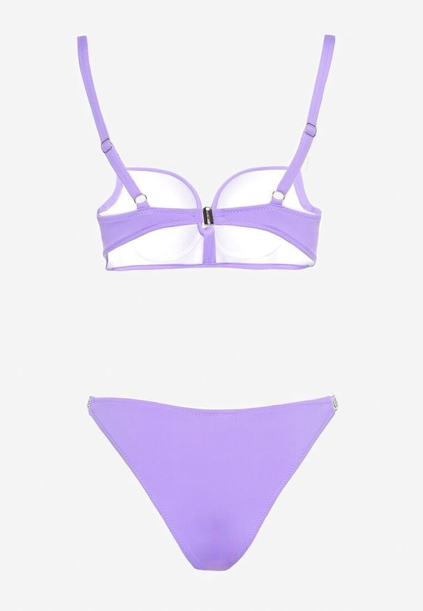 Born2be - Fioletowe Bikini z Usztywnianym Biustonoszem z Regulowanymi Ramiączkami Zdobione Cyrkoniami Sloella. Kolor: fioletowy. Długość: długie. Wzór: aplikacja