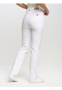 Big-Star - Spodnie damskie białe Winona 101. Kolor: biały. Sezon: zima, lato. Styl: sportowy #7