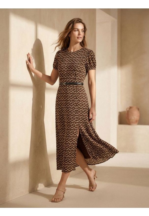 Sinsay - Sukienka midi z paskiem w kwiaty - wielobarwny. Wzór: kwiaty. Długość: midi