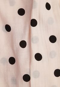 Renee - Różowe Wiskozowe Spódnico-Spodenki w Kropki w Stylu Retro z Wiązaniem w Talii Deneia. Okazja: na co dzień. Kolor: różowy. Materiał: wiskoza. Długość: krótkie. Wzór: kropki. Styl: retro #2