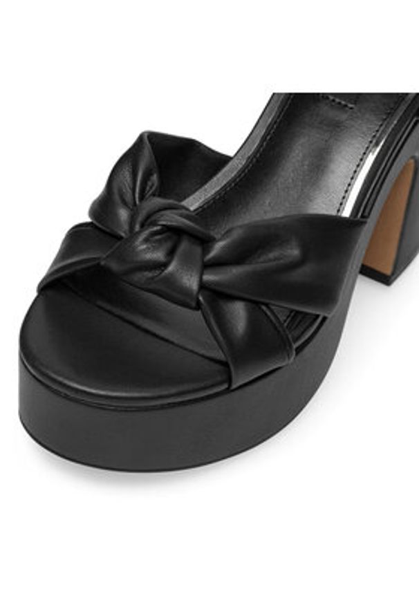 Nine West Sandały WFA2634-1 Czarny. Kolor: czarny. Materiał: syntetyk
