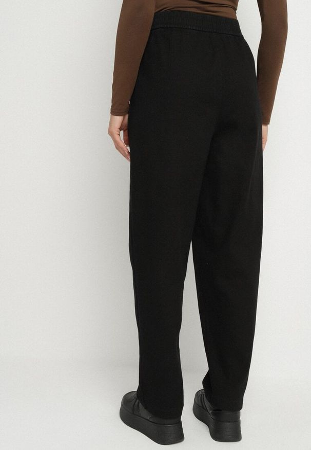 Born2be - Czarne Szerokie Bawełniane Spodnie z Wysokim Stanem i Podwiniętymi Nogawkami Nalofia. Okazja: na randkę, na co dzień. Stan: podwyższony. Kolor: czarny. Materiał: bawełna. Styl: casual