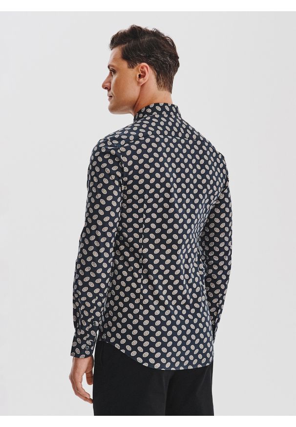 Pako Lorente - PAKO LORENTE – Czarna koszula w kwiaty. Kolor: niebieski, czarny. Materiał: bawełna, elastan. Długość rękawa: długi rękaw. Długość: długie. Wzór: kwiaty