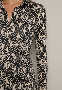 Born2be - Czarno-Beżowa Koszulowa Sukienka z Wiskozą w Ornamentalny Wzór z Wiązanym Paskiem Evathria. Okazja: na co dzień. Kolor: czarny. Materiał: wiskoza. Typ sukienki: koszulowe. Styl: casual, elegancki, klasyczny #3
