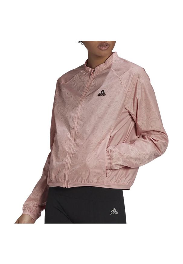 Adidas - Kurtka adidas Run Fast Radically Reflective Windbreaker HC1660 - różowa. Kolor: różowy. Materiał: poliester. Sport: bieganie