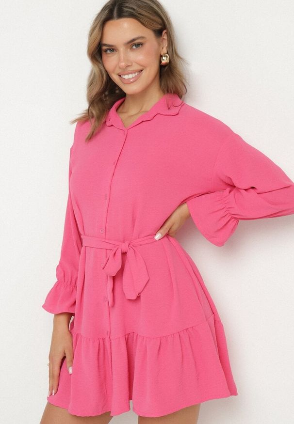 Born2be - Różowa Koszulowa Sukienka z Wiązanym Paskiem Stevania. Kolor: różowy. Materiał: materiał. Typ sukienki: koszulowe. Długość: mini