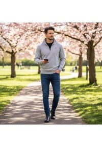 Wygodna Bluza Bawełniana - Pako Jeans - z Kołnierzykiem Polo, Popielata. Typ kołnierza: polo. Kolor: szary. Materiał: wiskoza, bawełna. Styl: klasyczny #3