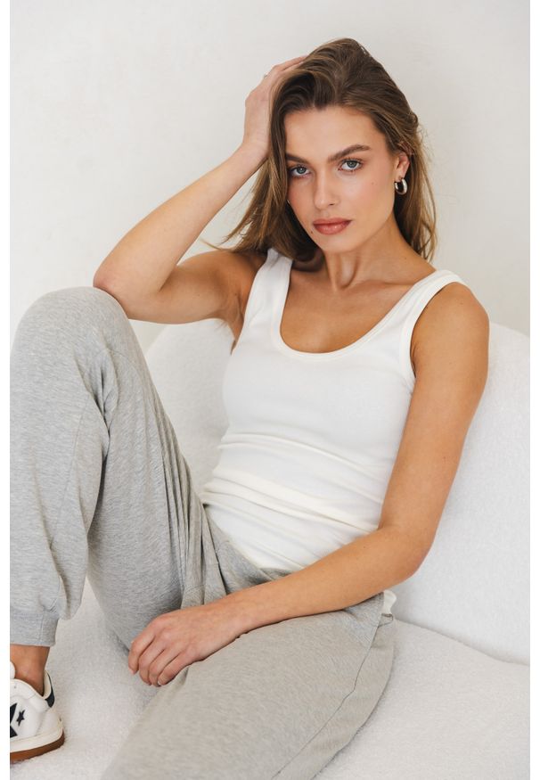 TOP PAM ECRU XS - Flawless. Okazja: na co dzień. Materiał: dresówka, skóra, bawełna. Sezon: lato. Styl: klasyczny, sportowy, casual