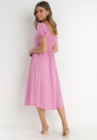Born2be - Różowa Sukienka Maryrien. Kolor: różowy. Materiał: tkanina. Długość rękawa: krótki rękaw. Wzór: jednolity. Typ sukienki: rozkloszowane. Długość: midi