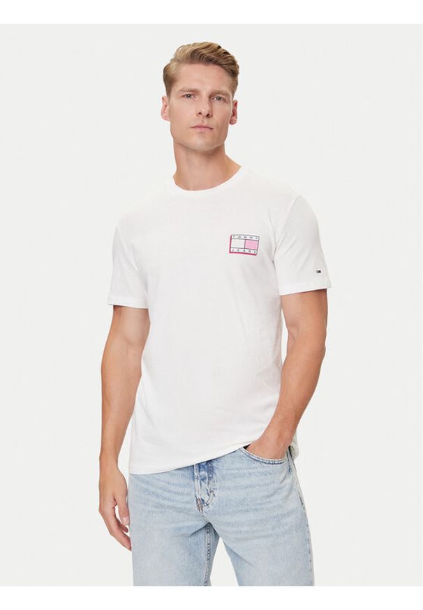 Tommy Jeans T-Shirt Pop Color Flag DM0DM21577 Biały Regular Fit. Kolor: biały. Materiał: bawełna