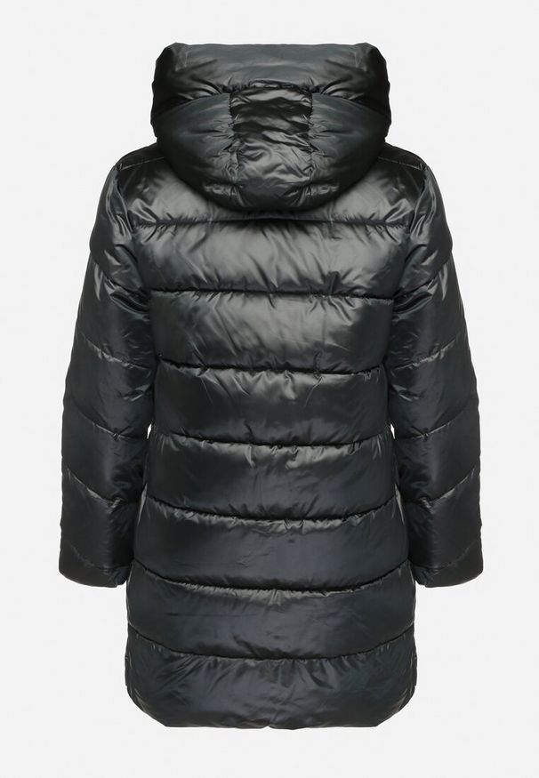 Born2be - Ciemnozielona Pikowana Kurtka z Kapturem i Kieszeniami na Napy Inasia. Okazja: na co dzień. Typ kołnierza: kaptur. Kolor: zielony. Materiał: jeans. Styl: elegancki, casual