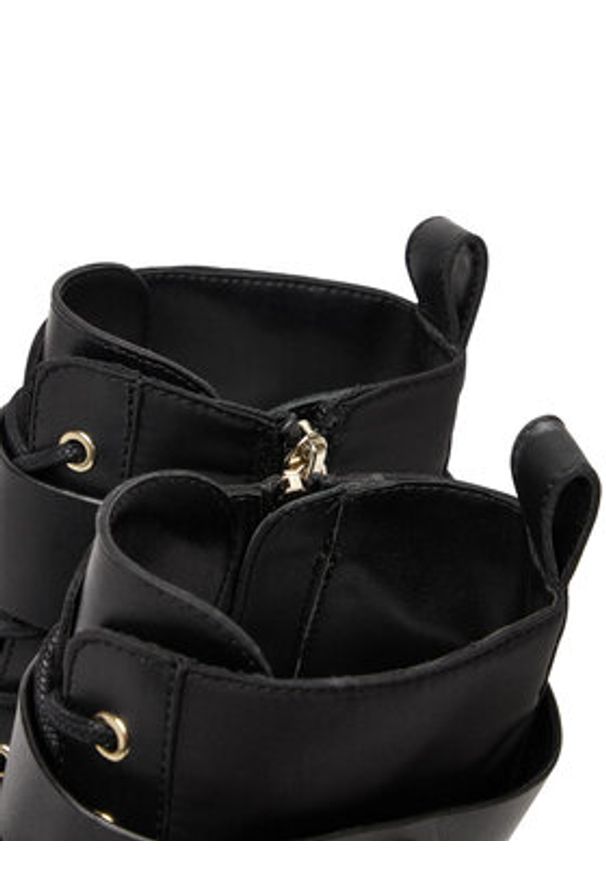 Love Moschino - LOVE MOSCHINO Trzewiki JA24024G1NIN100A41 Czarny. Kolor: czarny. Materiał: skóra