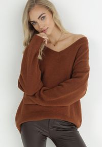 Born2be - Brązowy Sweter z Wiskozy Oversize Yorate. Kolor: brązowy. Materiał: wiskoza. Sezon: zima