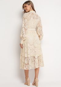 Born2be - Jasnobeżowa Koronkowa Sukienka Midi z Wiązanym Paskiem Azraella. Kolor: beżowy. Materiał: koronka. Długość rękawa: na ramiączkach. Długość: midi #3
