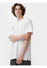 4f - T-shirt regular z bawełny organicznej męski. Kolor: biały. Materiał: bawełna. Wzór: napisy