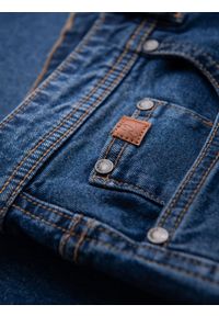Ombre Clothing - Męskie denimowe szorty o klasycznym kroju – ciemnoniebieskie V3 OM-SRDS-0171 - XXL. Kolor: niebieski. Materiał: bawełna, jeans, skóra, elastan. Wzór: aplikacja. Sezon: lato. Styl: klasyczny