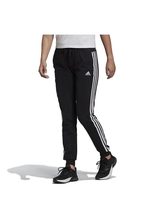 Adidas - Spodnie dresowe adidas Essentials Single Jersey 3-Stripes Pants GM5542 - czarne. Kolor: czarny. Materiał: dresówka, jersey. Wzór: aplikacja