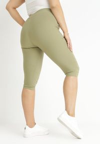 Born2be - Zielone Elastyczne Spodnie z Nogawkami 3/4 i Kieszeniami Kenetta. Kolor: zielony. Materiał: tkanina. Wzór: aplikacja #5