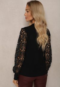 Renee - Czarny Sweter z Bawełną Ozdobiony Koronką na Rękawach Tifizelle. Okazja: na co dzień. Kolor: czarny. Materiał: bawełna, koronka. Długość rękawa: długi rękaw. Długość: długie. Wzór: aplikacja, koronka. Styl: elegancki, casual #3