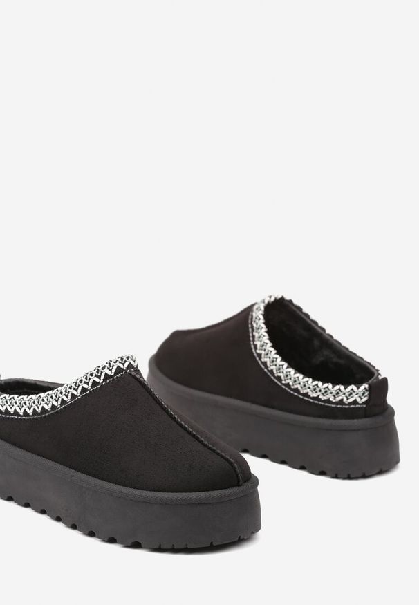 Renee - Czarne Śniegowce na Platformie z Niską Cholewką Ozdobione Haftem Metaria. Wysokość cholewki: przed kostkę. Kolor: czarny. Materiał: jeans. Szerokość cholewki: normalna. Wzór: aplikacja, haft. Sezon: zima. Obcas: na platformie. Styl: elegancki, sportowy