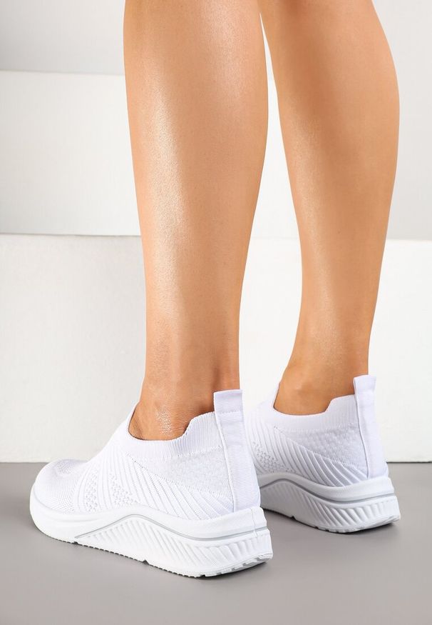 Renee - Białe Siateczkowe Buty Sportowe Sneakersy o Wsuwanym Fasonie Niltewi. Okazja: na spotkanie biznesowe, do pracy, na co dzień. Kolor: biały. Materiał: jeans