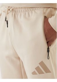 Adidas - adidas Spodnie dresowe Z.N.E. KE4684 Beżowy Regular Fit. Kolor: beżowy. Materiał: syntetyk #2