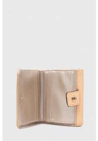 Guess portfel damski kolor pomarańczowy. Kolor: pomarańczowy. Materiał: materiał. Wzór: gładki #4