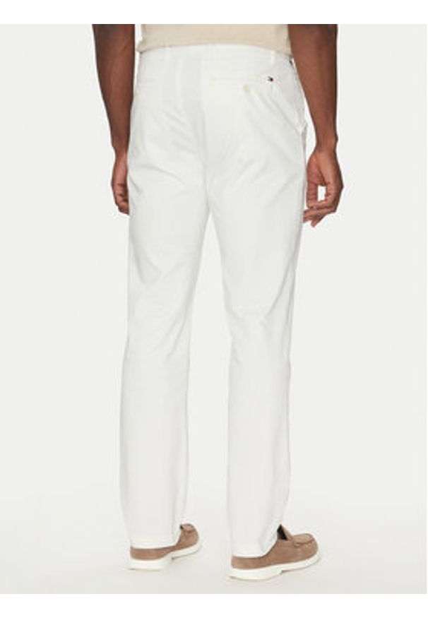 TOMMY HILFIGER - Tommy Hilfiger Chinosy Denton MW0MW37873 Biały Slim Fit. Kolor: biały. Materiał: bawełna